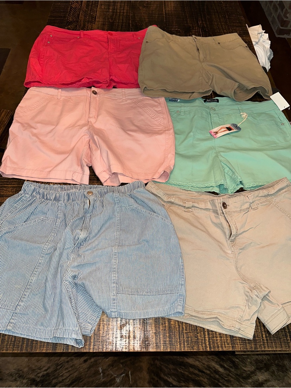 Ladies Shorts size 18/20 lot of 6 some nwt